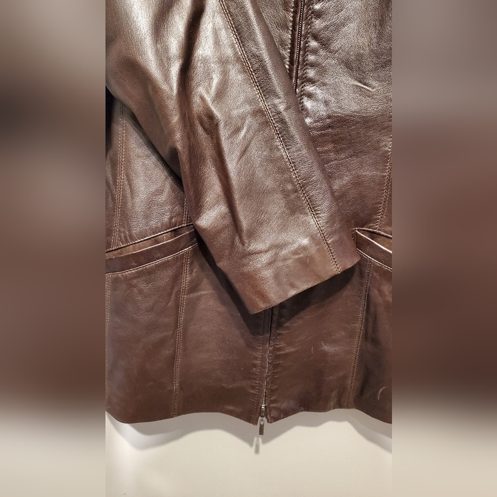 40. Danier Italian Leather Chocolate Brown Jacket - Picture 8 of 11